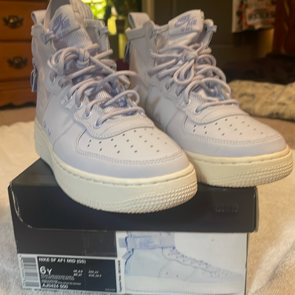 Nike af1 mid